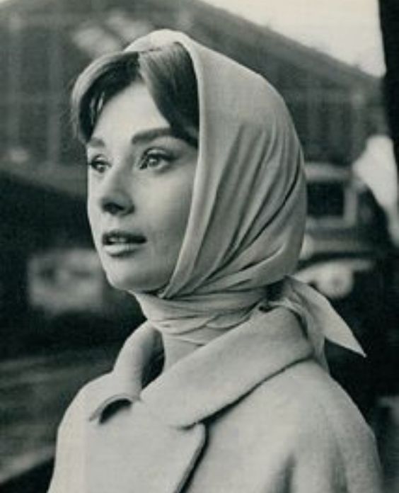 How to Style Silk Scarves: Chic and Creative Ways to Wear LINNA Scarves